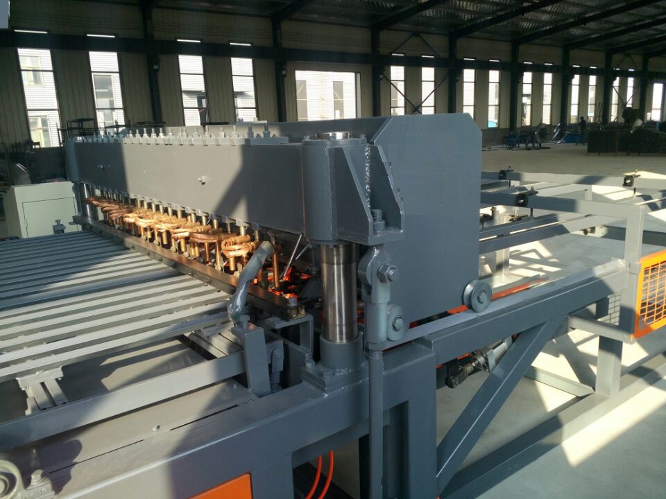 CNC welded mesh machine